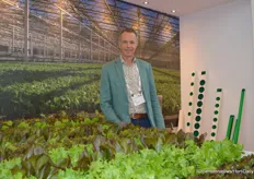 Peter Does (BASF Vegetable Seeds) did a ‘quality check’ on lettuce in the booth of Green Automation, just harvested in the demo center of BASF in ‘s-Gravenzande.